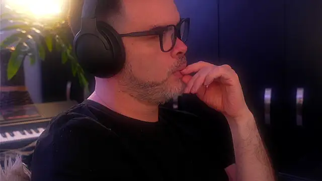 Snapshot of Sanders_White chatting on September 2025 07:57:02 PM Sanders White online show from September 2025 07:57:02 PM