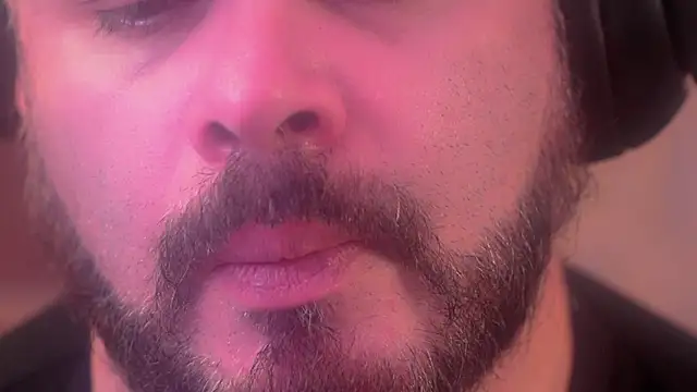 Snapshot of Sanders_White chatting on January 2026 03:30:02 AM Sanders White online show from January 2026 03:30:02 AM