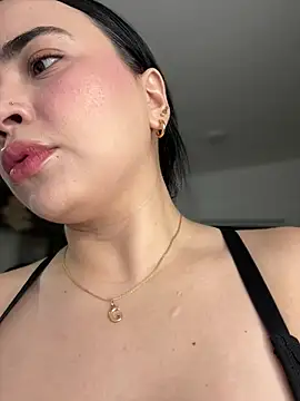 Snapshot of GeorginaJones chatting on January 2025 12:54:01 AM GeorginaJones online show from January 2025 12:54:01 AM