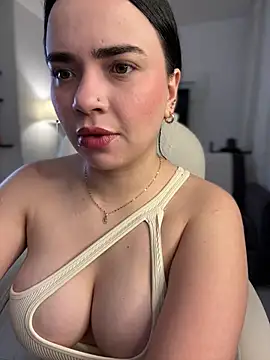 Snapshot of GeorginaJones chatting on February 2025 12:09:01 AM GeorginaJones online show from February 2025 12:09:01 AM