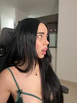 Snapshot of GeorginaJones chatting on October 2025 01:19:02 AM GeorginaJones online show from October 2025 01:19:02 AM