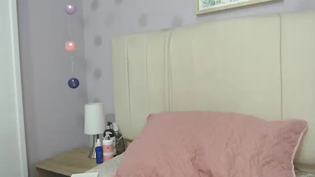 Snapshot of amy_le01 chatting on March 2025 01:17:01 PM amy le01 online show from March 2025 01:17:01 PM