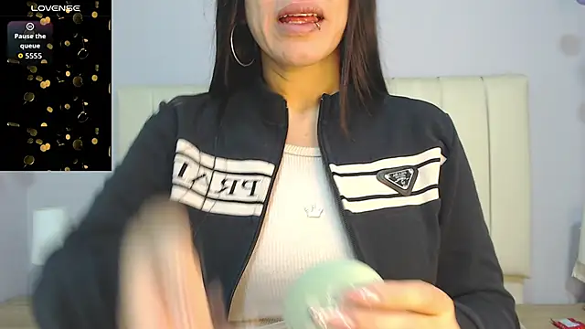 Snapshot of amy_le01 chatting on November 2025 01:32:02 PM amy le01 online show from November 2025 01:32:02 PM