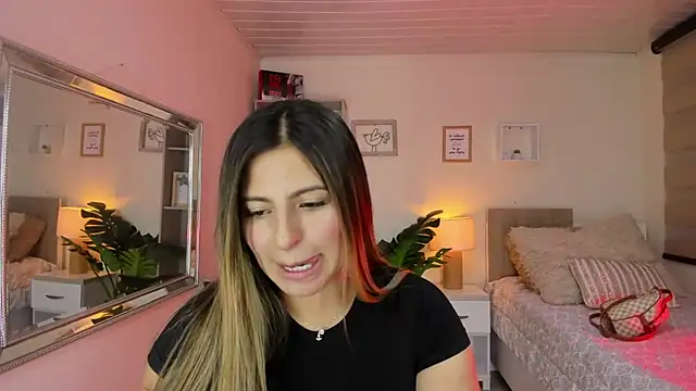 Snapshot of little_antonela chatting on December 2024 03:53:02 PM little antonela online show from December 2024 03:53:02 PM