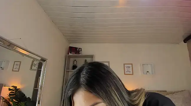 Snapshot of little_antonela chatting on January 2025 03:55:02 PM little antonela online show from January 2025 03:55:02 PM