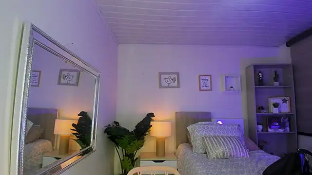 Snapshot of little_antonela chatting on March 2025 03:51:02 PM little antonela online show from March 2025 03:51:02 PM