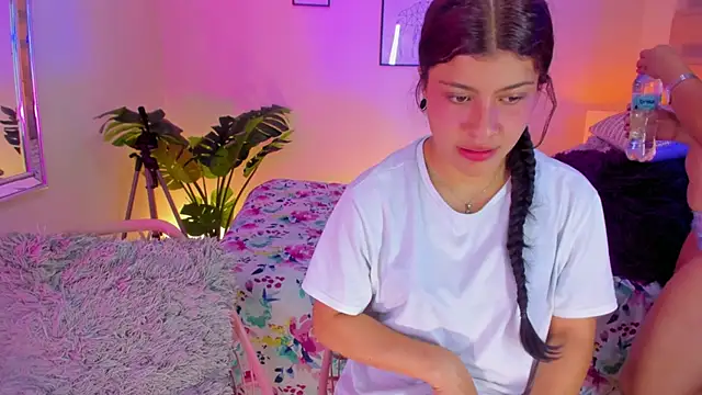 Snapshot of little_antonela chatting on September 2025 03:11:01 PM little antonela online show from September 2025 03:11:01 PM