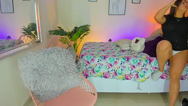 Snapshot of little_antonela chatting on September 2025 03:27:02 PM little antonela online show from September 2025 03:27:02 PM