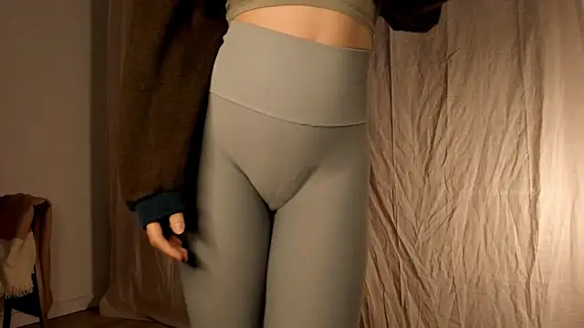 hee jeen online show from February 2025 04:05:02 PM