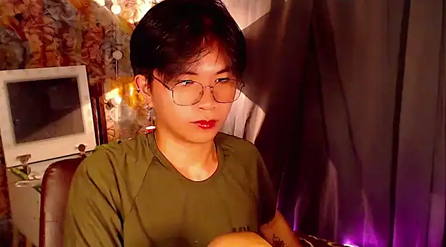 Snapshot of Sexy_Handsome_Drex chatting on December 2024 06:05:01 PM Sexy Handsome Drex online show from December 2024 06:05:01 PM