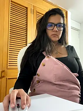 Snapshot of SWEETLILY18 chatting on October 2025 10:40:01 PM SWEETLILY18 online show from October 2025 10:40:01 PM