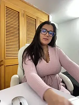 Snapshot of SWEETLILY18 chatting on October 2025 10:51:02 PM SWEETLILY18 online show from October 2025 10:51:02 PM