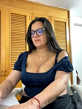Snapshot of SWEETLILY18 chatting on October 2025 10:42:02 PM SWEETLILY18 online show from October 2025 10:42:02 PM