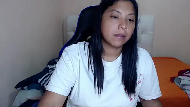 Leylafourniert online show from December 2025 08:14:02 PM