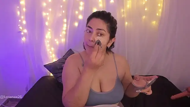 lucy26  online show from October 2025 01:55:02 AM