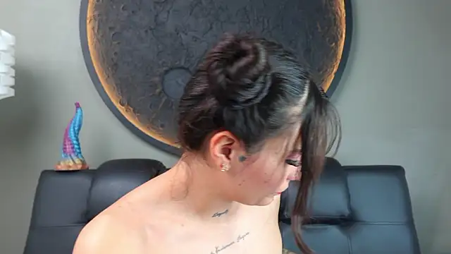 miss sharlotte18 online show from March 2026 09:44:02 PM