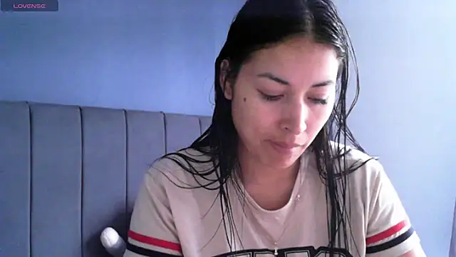 Snapshot of Sweet-Angie chatting on May 2026 04:04:02 PM Sweet-Angie online show from May 2026 04:04:02 PM