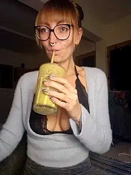 Snapshot of MissMialicious chatting on January 2025 03:44:02 PM MissMialicious online show from January 2025 03:44:02 PM
