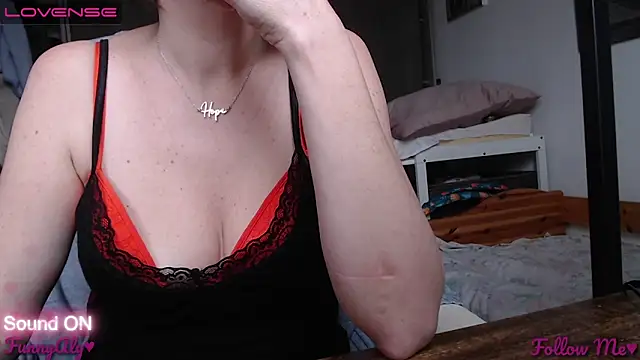 Snapshot of FunnyAly chatting on January 2026 11:58:01 AM FunnyAly online show from January 2026 11:58:01 AM