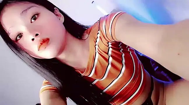 Snapshot of amomentoflust69 chatting on January 2025 05:20:02 AM amomentoflust69 online show from January 2025 05:20:02 AM