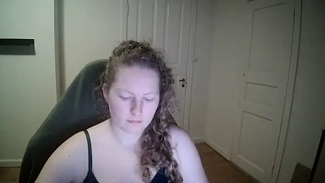 Girlnina-1995 online show from February 2025 03:47:01 PM