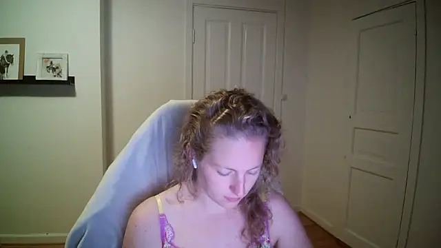 Girlnina-1995 online show from September 2025 08:57:02 PM