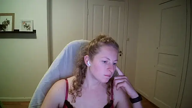 Girlnina-1995 online show from October 2025 07:03:02 PM