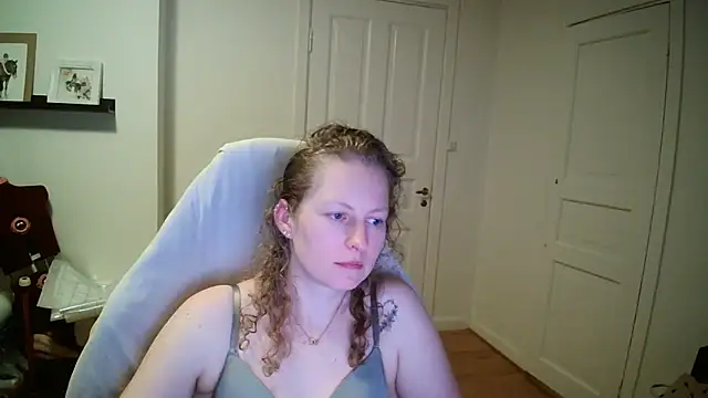 Girlnina-1995 online show from March 2026 08:45:02 PM