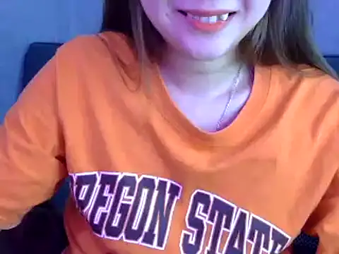 Snapshot of Bee_2k chatting on January 2025 08:17:01 AM Bee 2k online show from January 2025 08:17:01 AM