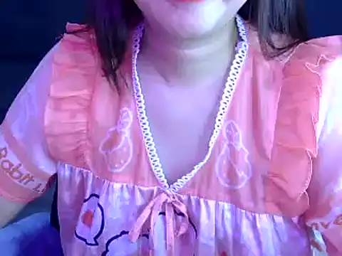 Snapshot of Bee_2k chatting on October 2025 04:43:02 AM Bee 2k online show from October 2025 04:43:02 AM