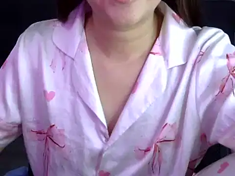 Snapshot of Bee_2k chatting on October 2025 05:18:02 AM Bee 2k online show from October 2025 05:18:02 AM