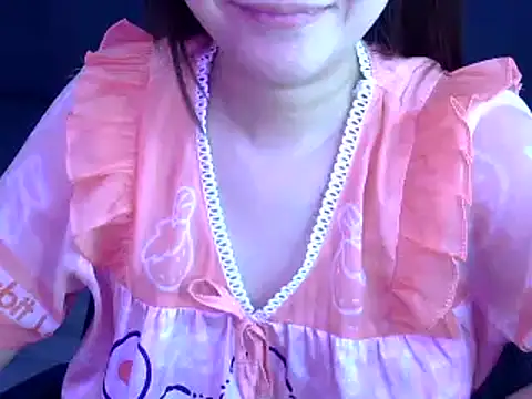 Snapshot of Bee_2k chatting on October 2025 06:17:01 AM Bee 2k online show from October 2025 06:17:01 AM