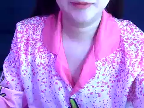 Snapshot of Bee_2k chatting on November 2025 04:48:02 AM Bee 2k online show from November 2025 04:48:02 AM