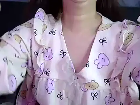 Snapshot of Bee_2k chatting on December 2025 04:51:01 AM Bee 2k online show from December 2025 04:51:01 AM