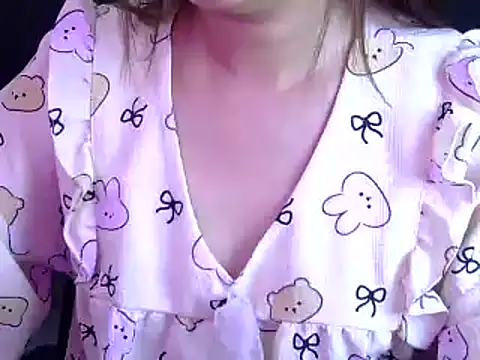 Snapshot of Bee_2k chatting on December 2025 05:03:02 AM Bee 2k online show from December 2025 05:03:02 AM