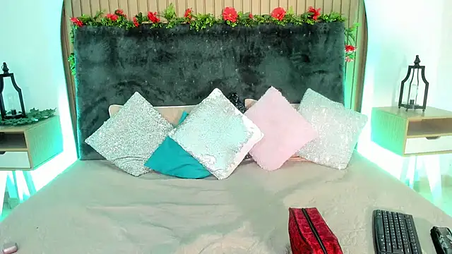 Karlagonzales  online show from December 2025 10:31:01 AM