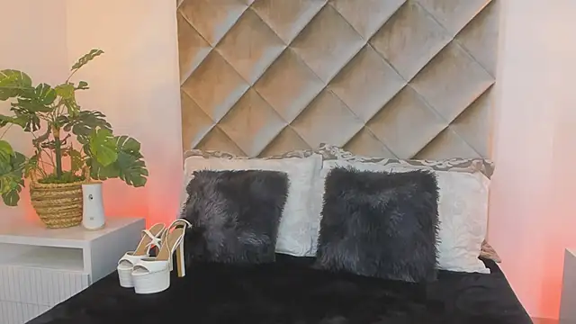 malaia hills online show from April 2026 06:52:02 PM