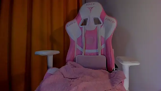 SueNiceeeee online show from April 2026 07:58:02 PM