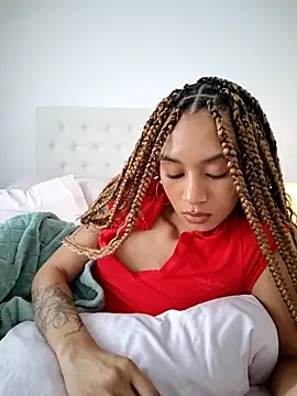 Leaberry online show from November 2025 05:44:02 PM