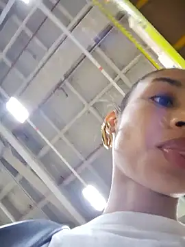 Leaberry online show from February 2026 11:28:01 PM