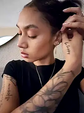 Leaberry online show from February 2026 10:51:02 PM