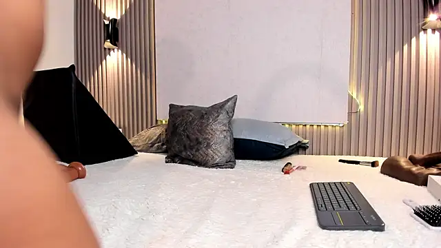 Zafiiraa online show from February 2025 06:24:02 PM