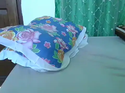 Snapshot of sweetchic_ chatting on October 2025 10:21:02 AM sweetchic online show from October 2025 10:21:02 AM