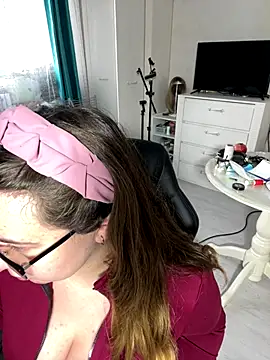 DienkaGreen online show from November 2025 11:32:01 AM