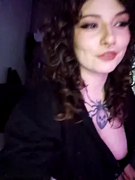 Snapshot of Moxxxie chatting on November 2025 04:07:02 PM Moxxxie online show from November 2025 04:07:02 PM