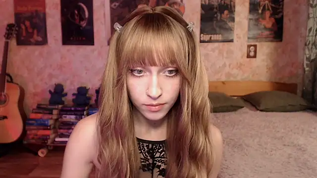 Snapshot of Friendly_Ellie chatting on July 2026 11:28:02 AM Friendly Ellie online show from July 2026 11:28:02 AM