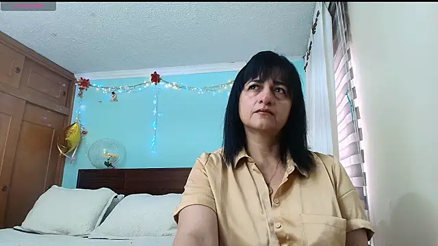 ISABEEL SOFIA01 online show from July 2026 12:43:01 PM