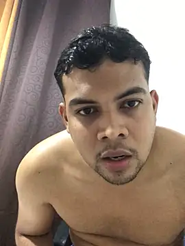 Snapshot of ElsecretodeBruno chatting on October 2025 12:04:01 AM ElsecretodeBruno online show from October 2025 12:04:01 AM