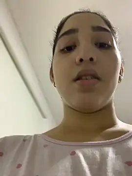 Amandanauty online show from November 2025 08:52:01 PM