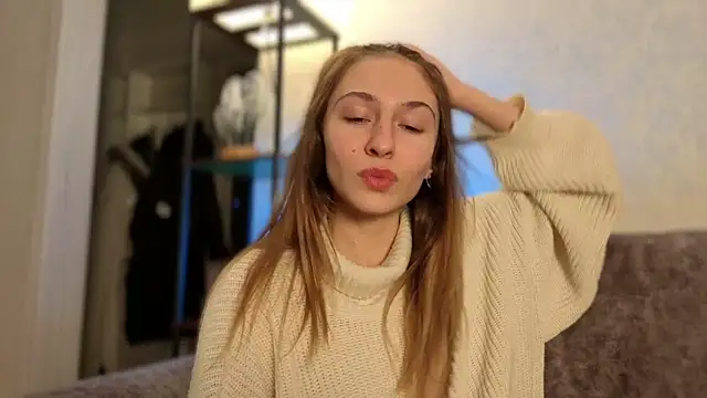 LovelyKatea online show from November 2025 12:44:02 PM